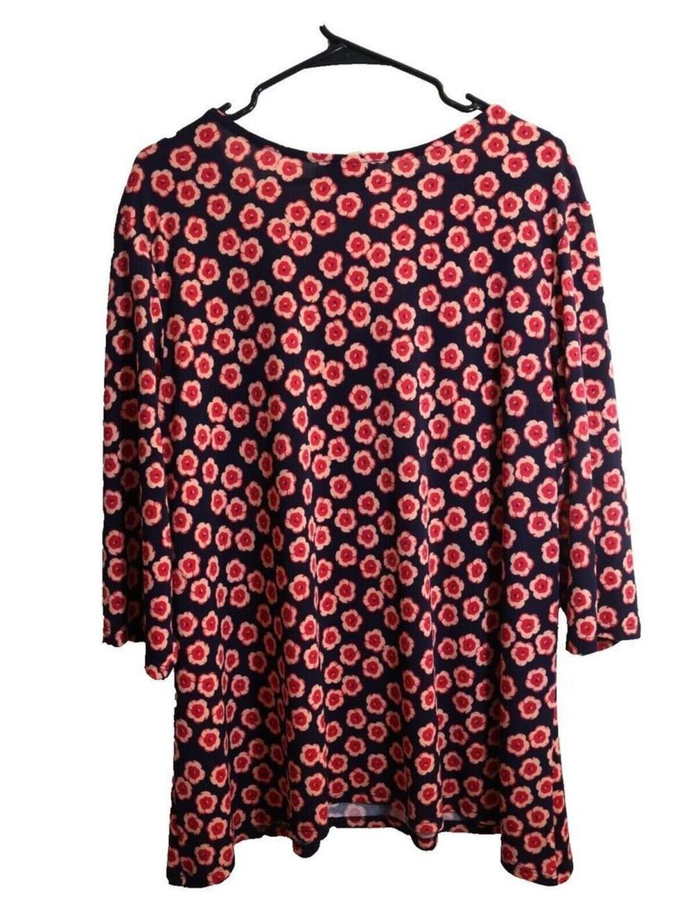 059. Leota 3/4 Sleeve V-Neck Top - Picture 3 of 3